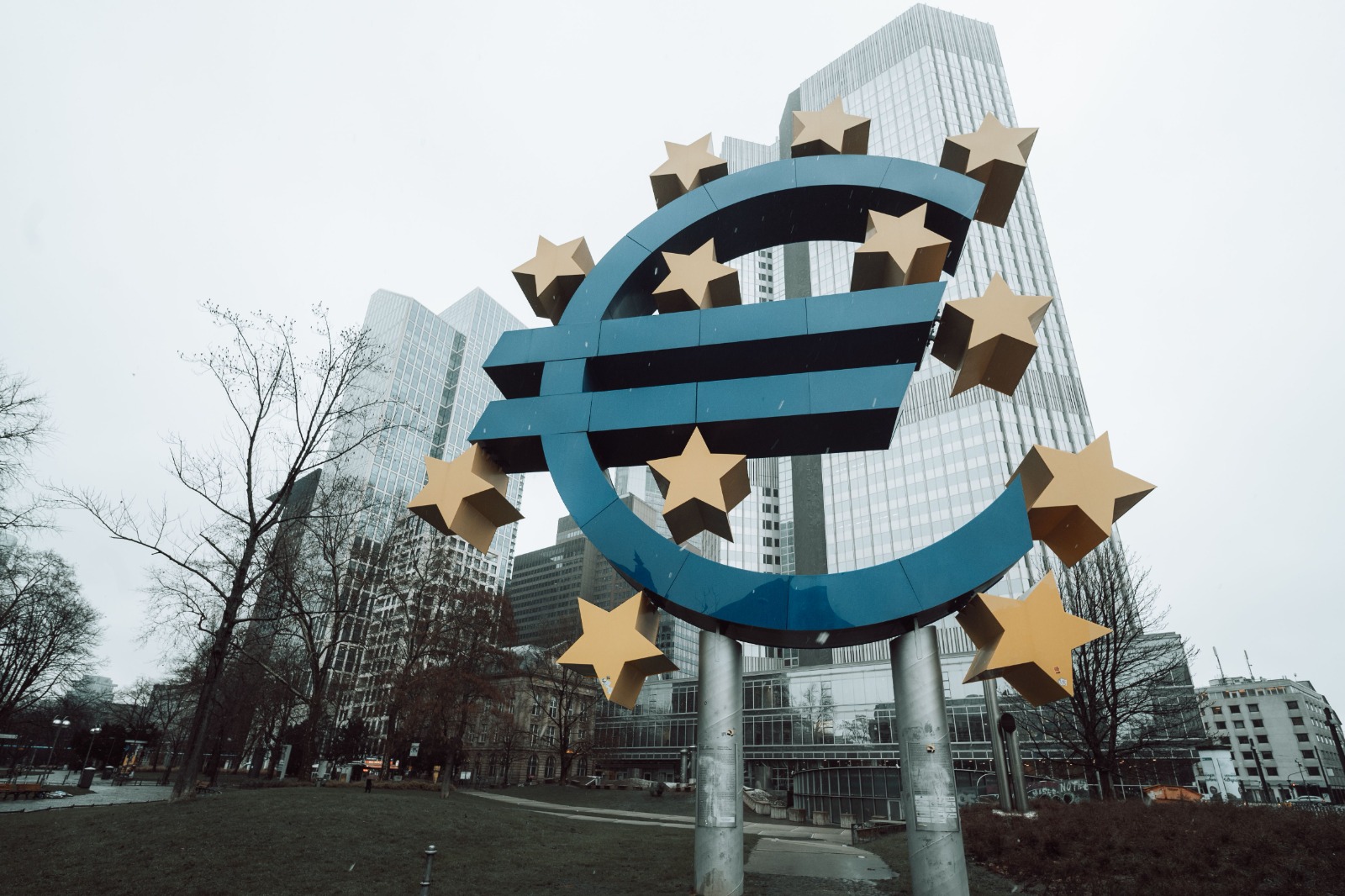 Euro Zone Banks Tighten Credit as Geopolitical Risks Reshape Lending and Investment Decisions