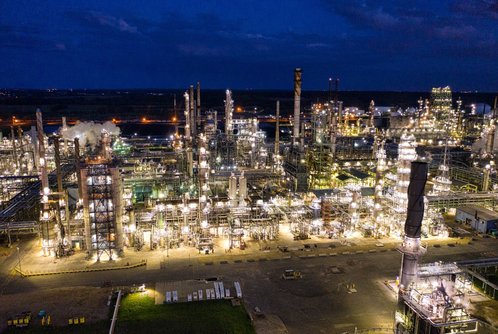 Oil Prices Rise as Fading US-Iran Deal Prospects Renew Supply Risks Around the Strait of Hormuz