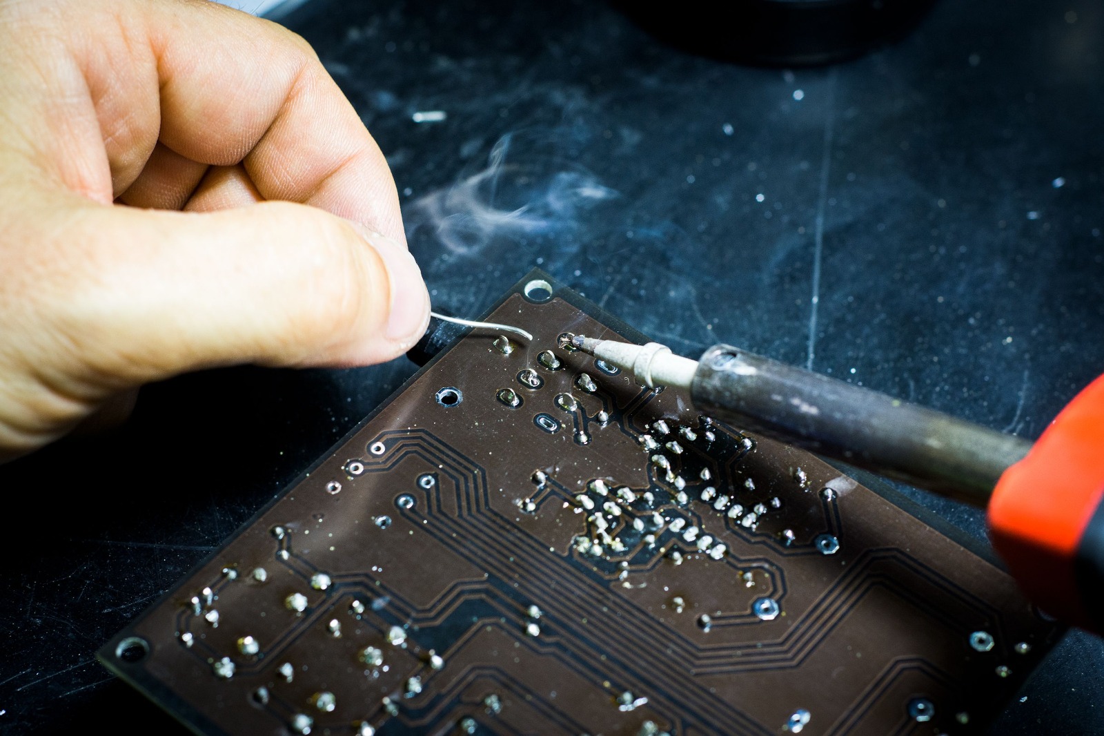 Taiwan Raises Growth Forecast as AI-Driven Export Demand Strengthens Semiconductor Economy