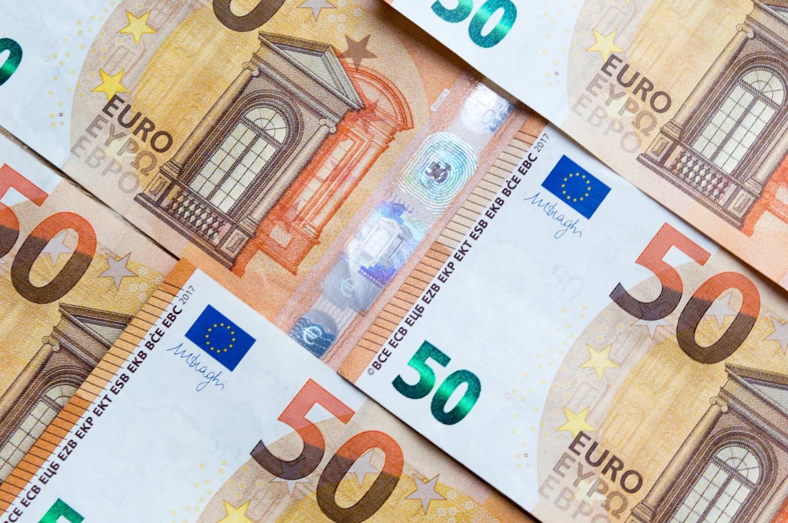 Euro Zone Growth Accelerates as Manufacturing Orders and Exports Strengthen Despite Iran War