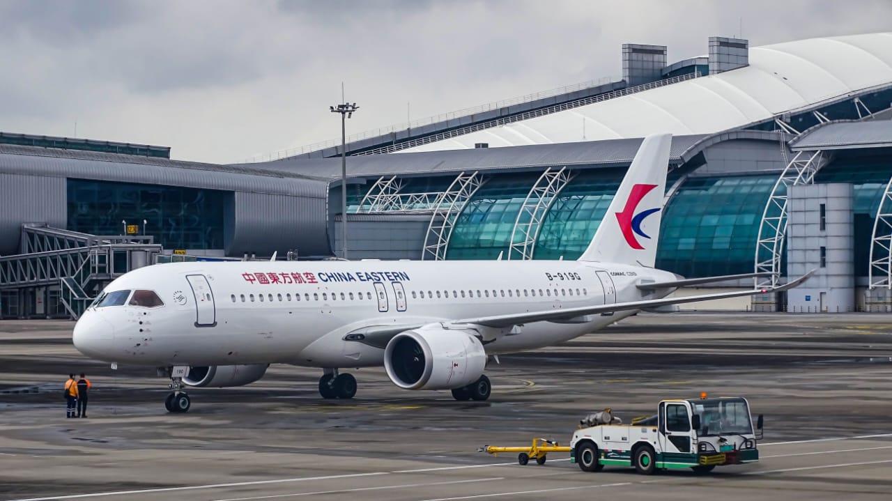 China Eastern Losses Deepen Despite Stronger Revenue as Airline Pressures Persist