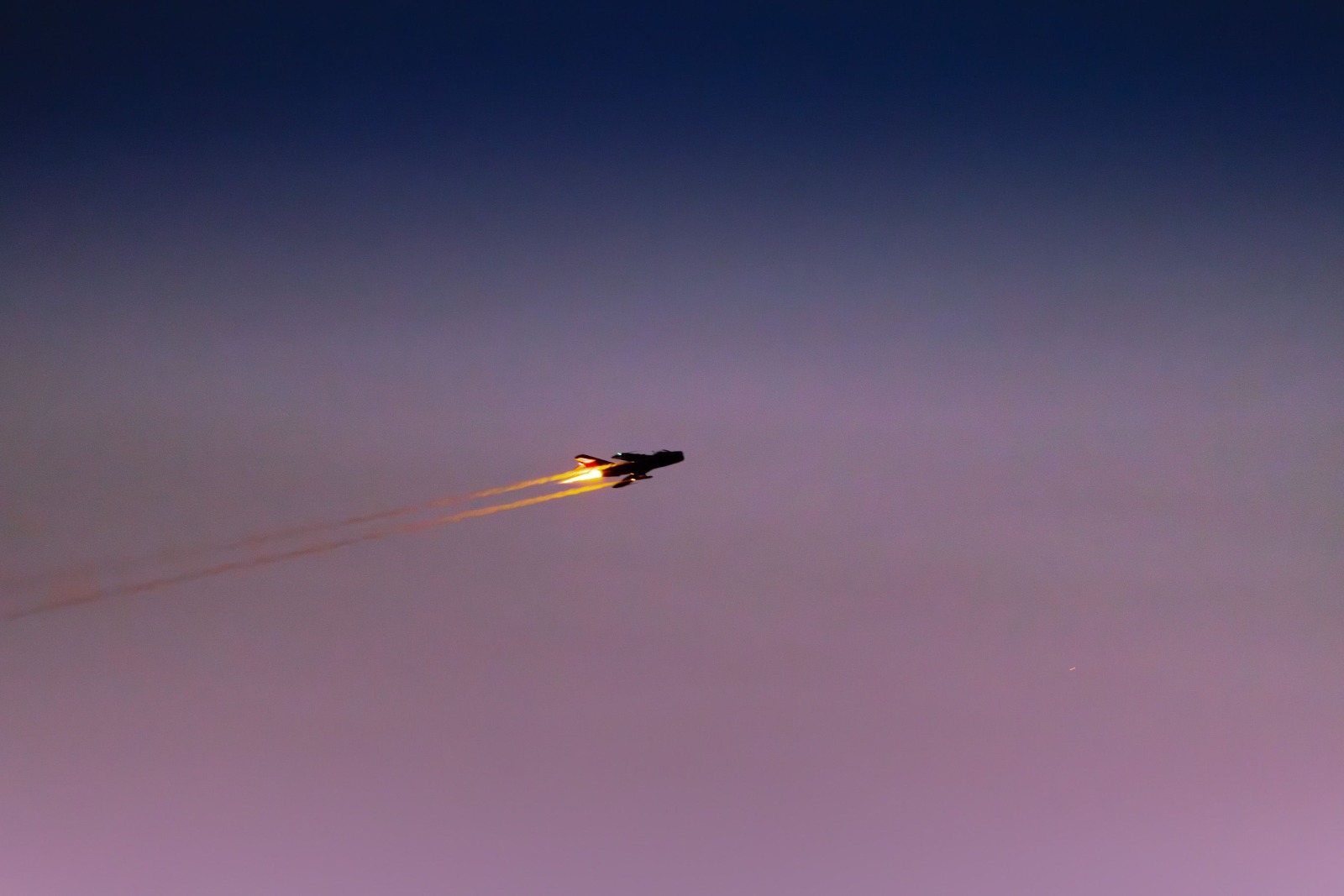 US-Iran Conflict Enters New Phase as Missile Strikes and Retaliation Threaten Wider Regional Escalation